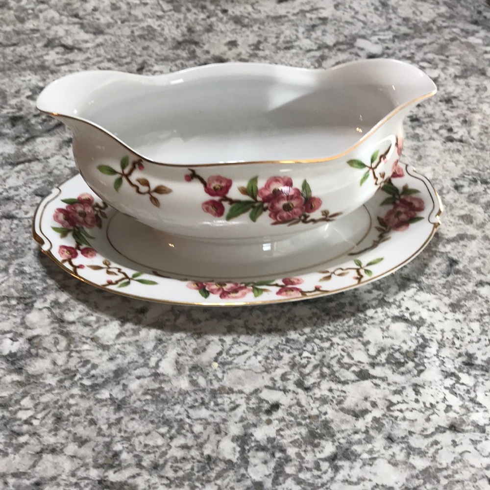 Blossom time gravy boat